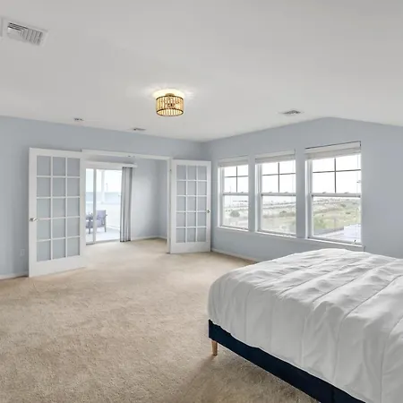 Holiday home Stunning Beachfront Queens Getaway Townhouse *