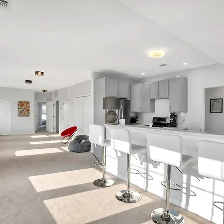 Stunning Beachfront Queens Getaway Townhouse