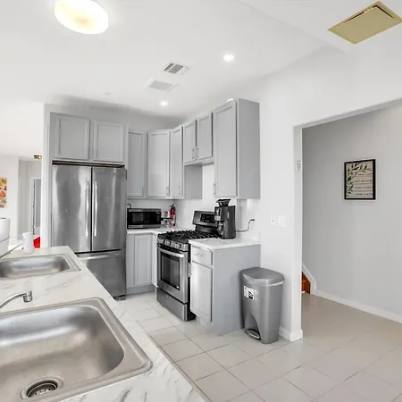 Holiday home Stunning Beachfront Queens Getaway Townhouse