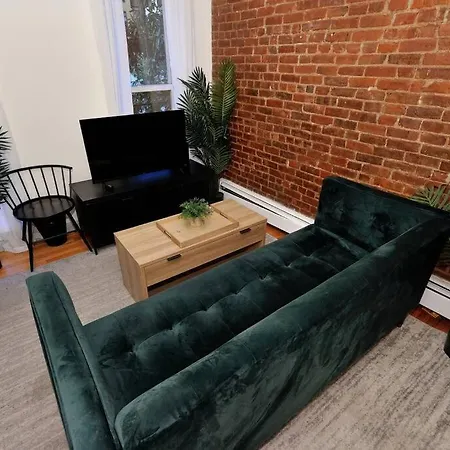Beautiful 3 Bedroom Loft With Desk Near Times Sq. Apartment