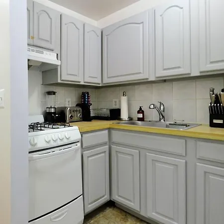 Beautiful 3 Bedroom Loft With Desk Near Times Sq. *
