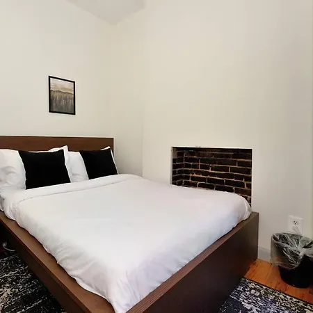 Beautiful 3 Bedroom Loft With Desk Near Times Sq. * New York