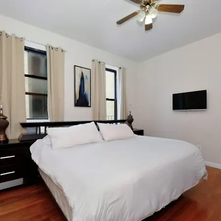 Amazing 2 Bedroom Near Park Apartment