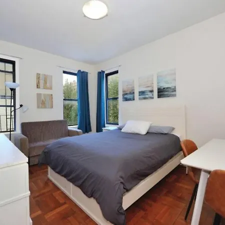 Amazing 2 Bedroom Near Park Apartment *