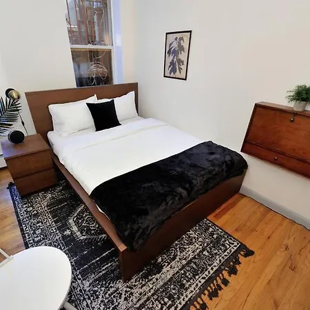 Beautiful 3 Bedroom Loft With Desk Near Times Sq.