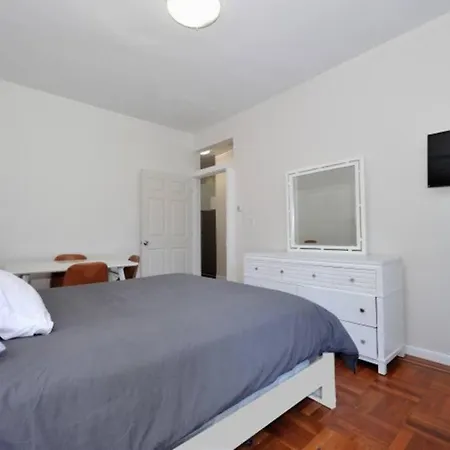 Apartment Amazing 2 Bedroom Near Park *