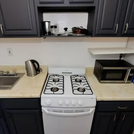 Amazing 2 Bedroom Near Park Apartment *