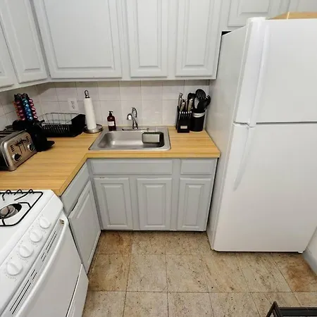Beautiful 3 Bedroom Loft With Desk Near Times Sq. *