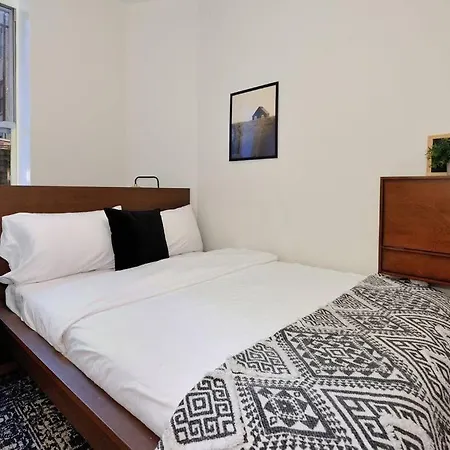 Beautiful 3 Bedroom Loft With Desk Near Times Sq. Apartment New York