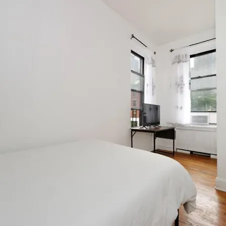 Comfortable 2 Bedroom In Midtown!! Apartment *