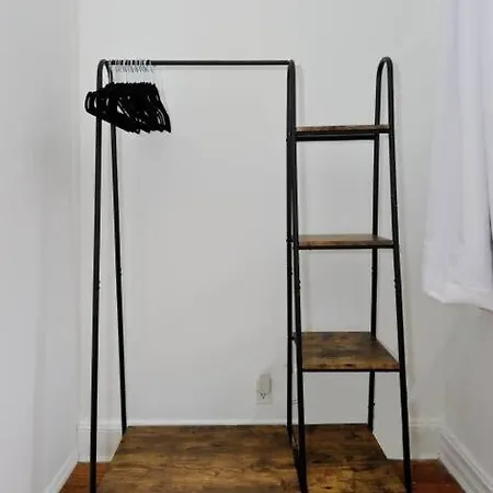 Comfortable 2 Bedroom In Midtown!! Apartment