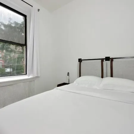 Comfortable 2 Bedroom In Midtown!!