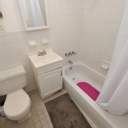 Comfortable 2 Bedroom In Midtown!! Apartment *