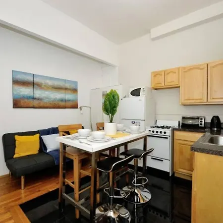 Relaxing 3 Bedroom Near Times Square Apartment New York