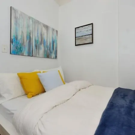 Relaxing 3 Bedroom Near Times Square Apartment *