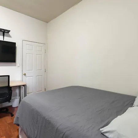 Lovely And Spacious 4 Bedroom In Manhattan Apartment
