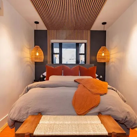 Luxury Living In Stylish Bk Gem *