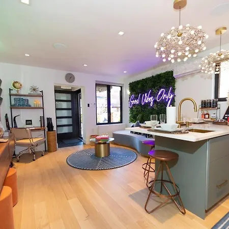 Luxury Living In Stylish Bk Gem *