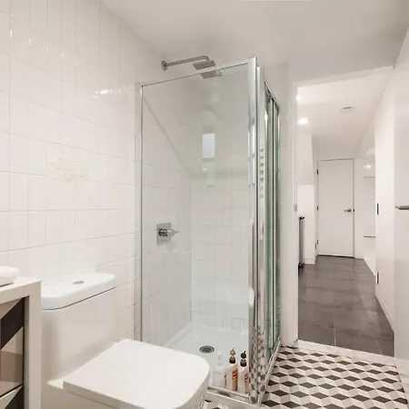 Modern With 30 Min To Downtown On #4 Line * New York
