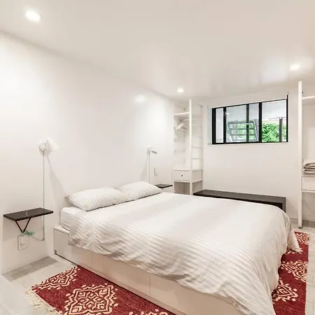 Modern With 30 Min To Downtown On #4 Line Apartment *