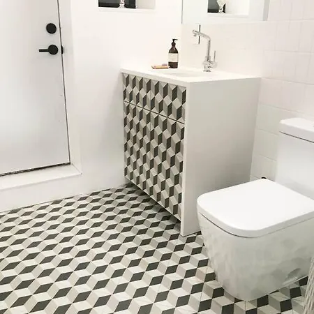Modern With 30 Min To Downtown On #4 Line * New York