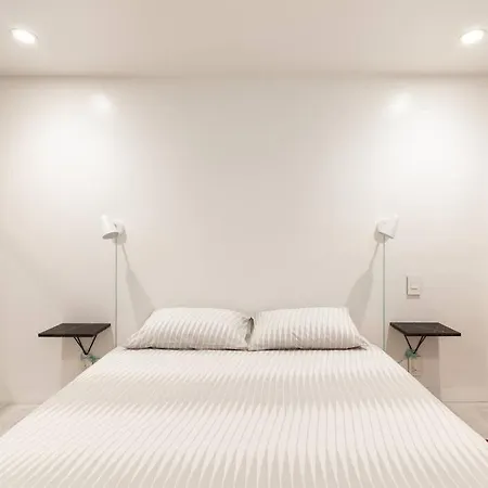 Modern With 30 Min To Downtown On #4 Line Apartment