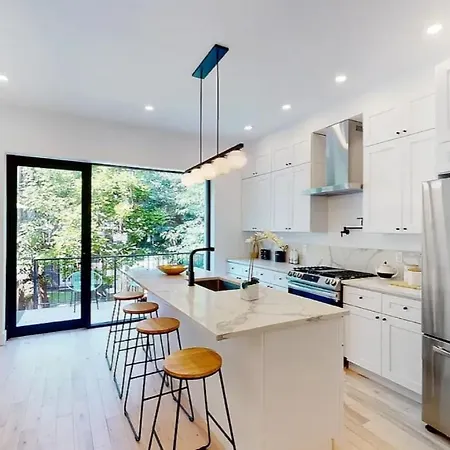 Exotic Bedford Avenue Guest In Brooklyn New York