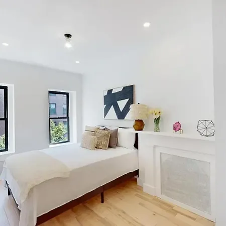 Exotic Bedford Avenue Guest In Brooklyn New York