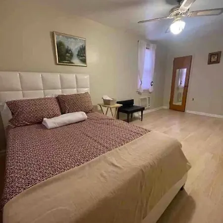Cozy Private Bedroom: 15 Min To Jfk/ 20 Min To Lga
