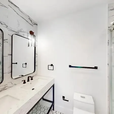 Bed & Breakfast The Ralph Lane Ave In Brooklyn *