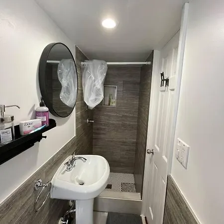 (lga)adorable 1 Bedroom Unit With Private Entrance * New York