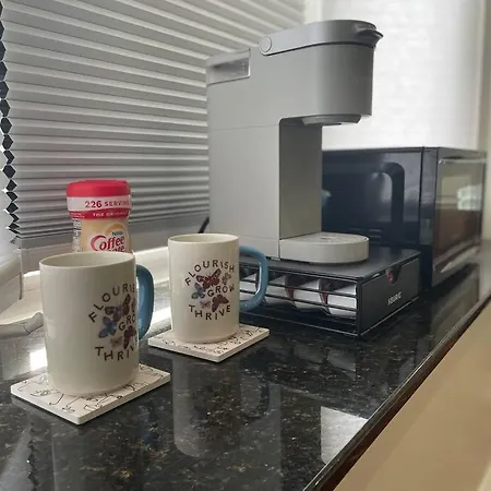 (lga)adorable 1 Bedroom Unit With Private Entrance *