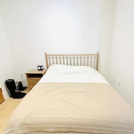 Sunny & Cozy Apt With A Piano In A Hot Brooklyn Neighborhood