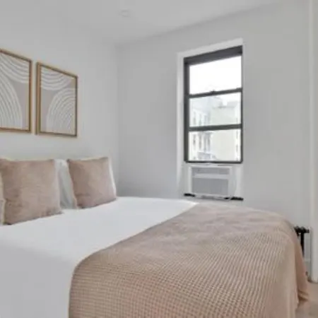 Warm 3 Bedroom Loft In Midtown Apartment