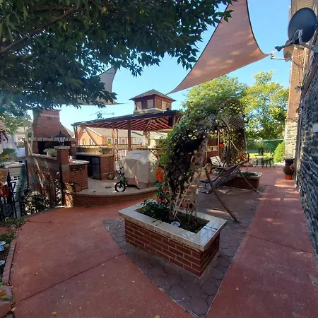 Lovely 2 Bedroom With 2 Entrance And Parking With A Fee * New York