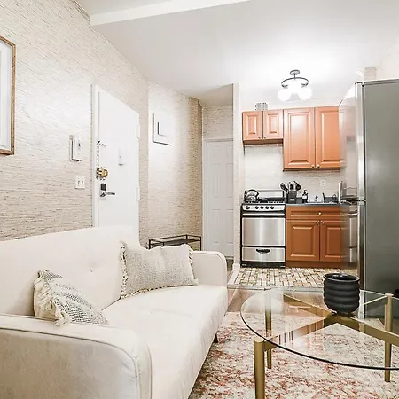 Apartment 185: Hells Kitchen New York