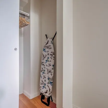 Midtown East 2br W Elevator Nr Train Nyc-1255 *