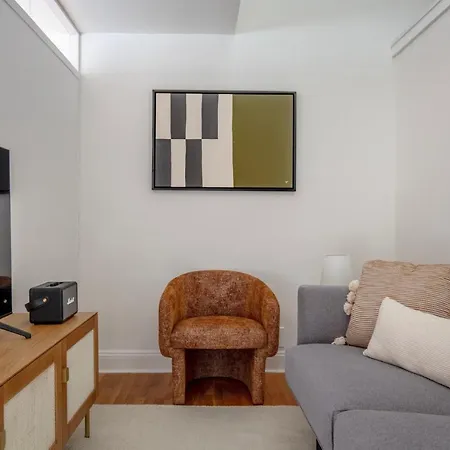 Midtown East 2br W Elevator Nr Train Nyc-1255 Apartment