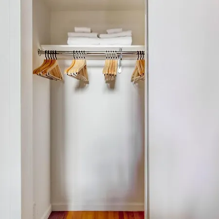 Apartment Midtown East 2br W Elevator Nr Train Nyc-1255 New York