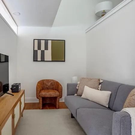 Midtown East 2br W Elevator Nr Train Nyc-1255 Apartment *