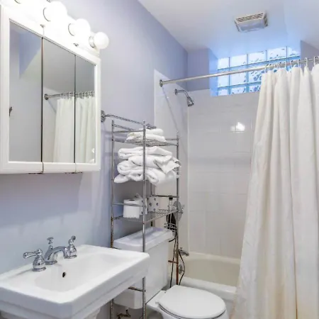 Elegant 3 Bed One Bath At West Side *