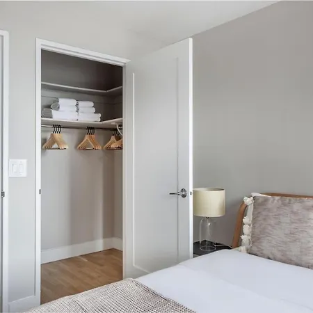 Apartment Ues 2br W Gym Elevator Nr 96th St Q Nyc-1298 *