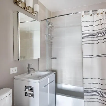 Ues 2br W Gym Elevator Nr 96th St Q Nyc-1298 New York