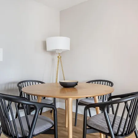 Apartment Ues 2br W Gym Elevator Nr 96th St Q Nyc-1298 New York