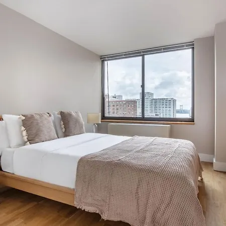 Apartment Ues 2br W Gym Elevator Nr 96th St Q Nyc-1298 New York
