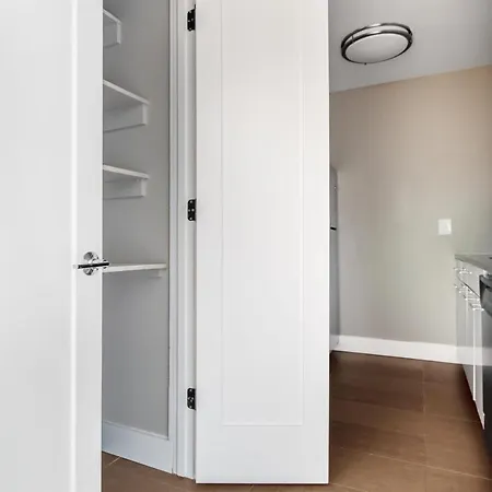 Ues 2br W Gym Elevator Nr 96th St Q Nyc-1298 * New York