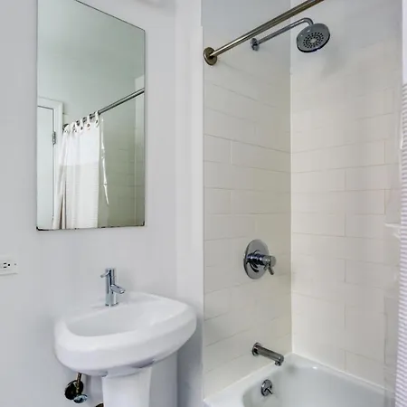 Apartment Uws 1br W Doorman Elevator Gym Nr Park Nyc-679 *