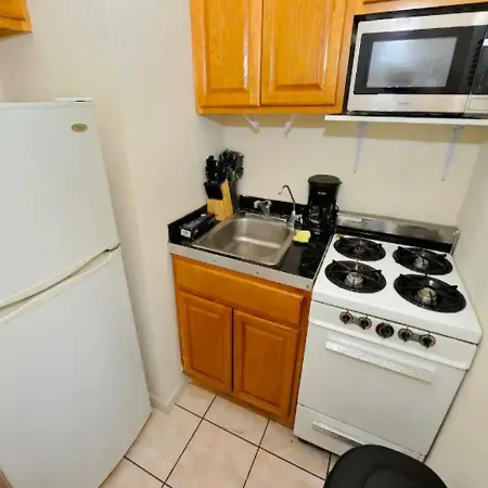 Stunning 2 Bed Apt In Murray Hill Apartment