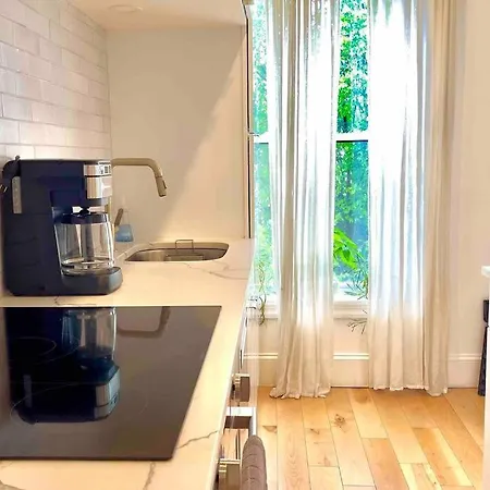 Airy, Modern Penthouse In A Brooklyn Brownstone *