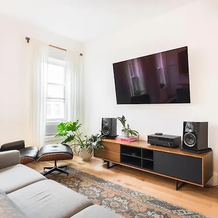 Airy, Modern Penthouse In A Brooklyn Brownstone